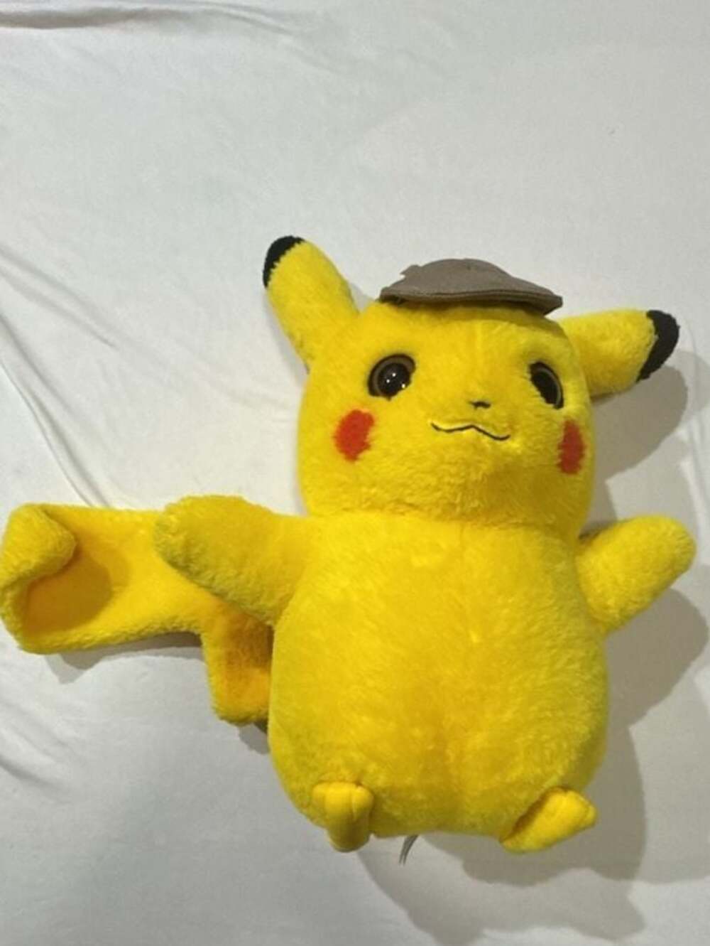 R 821 Pokémon Detective Pikachu 12-inch Plush with Hat by Wicked Cool Toys (WCT)